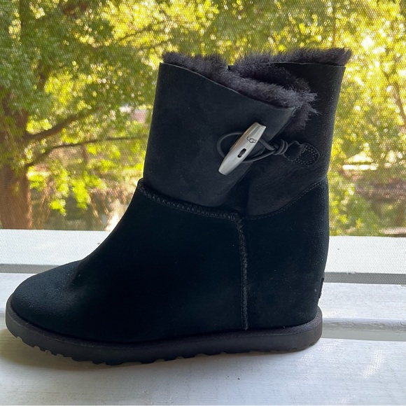 UGG - Black Suede Ankle Boots - Size 9.5 - Excellent Conditions - Picture 10 of 13